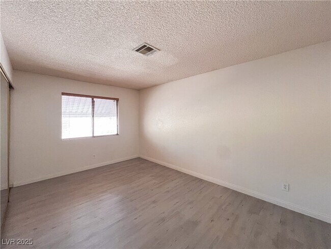 Building Photo - 2700 Baycliff Ct