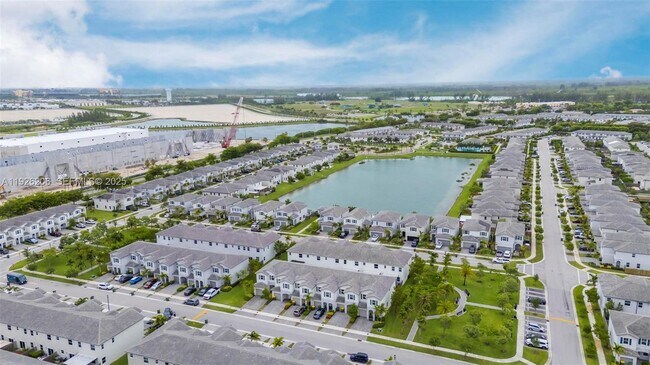 Building Photo - 2652 SE 13th St