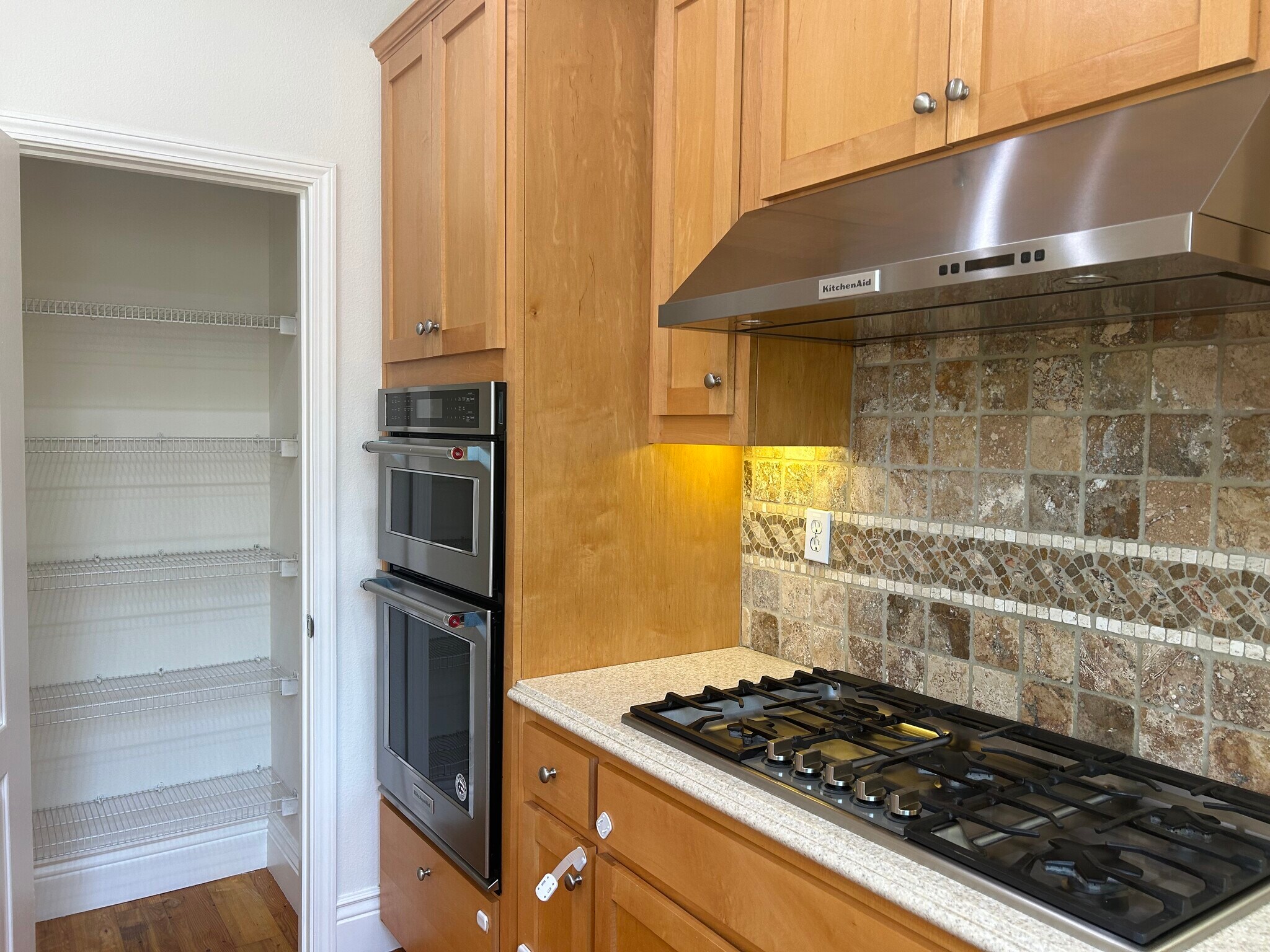 New SS Appliances - 2553 McLaren Ln