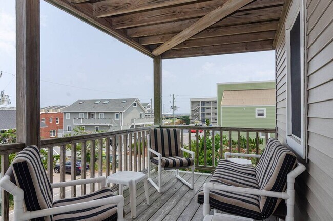 Building Photo - 8 Sunset Ave