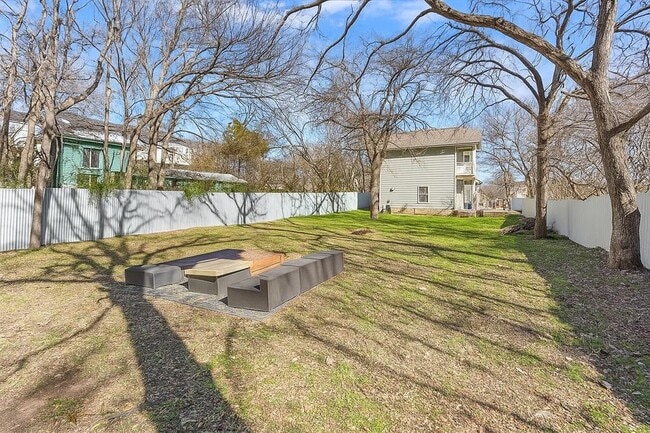 Building Photo - 1210 E M. Franklin Ave