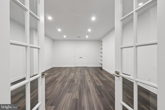 Building Photo - 2 Dogleg Ln