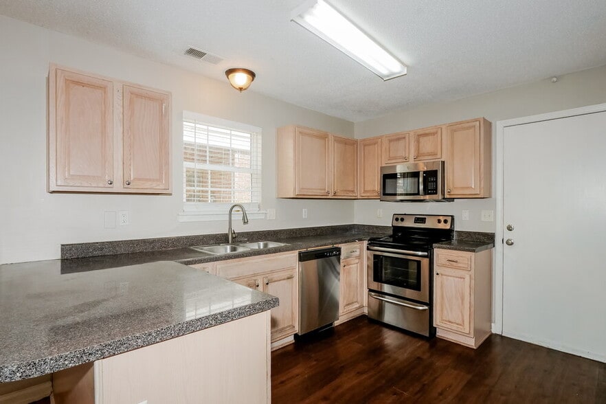 Building Photo - 7335 Red Maple Dr