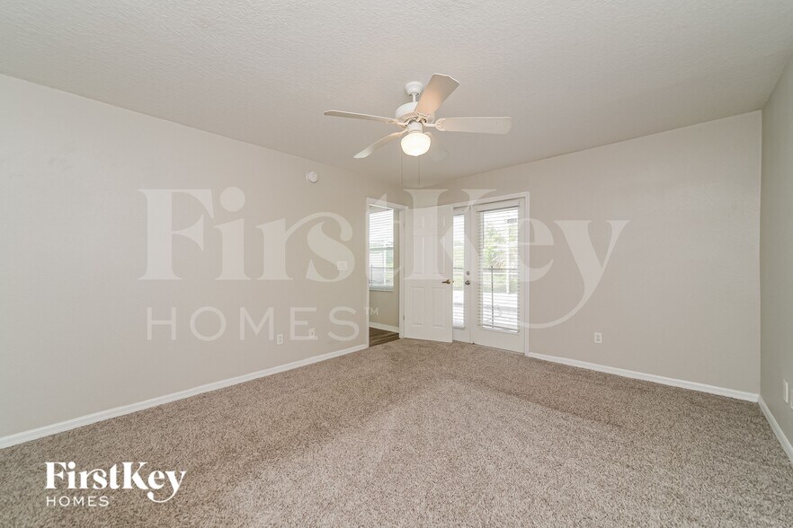 Building Photo - 301 Balmoral Ct