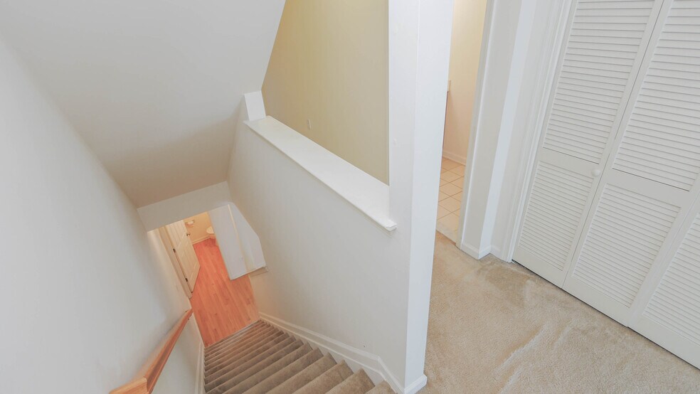 Building Photo - 4 Chelsea Ct