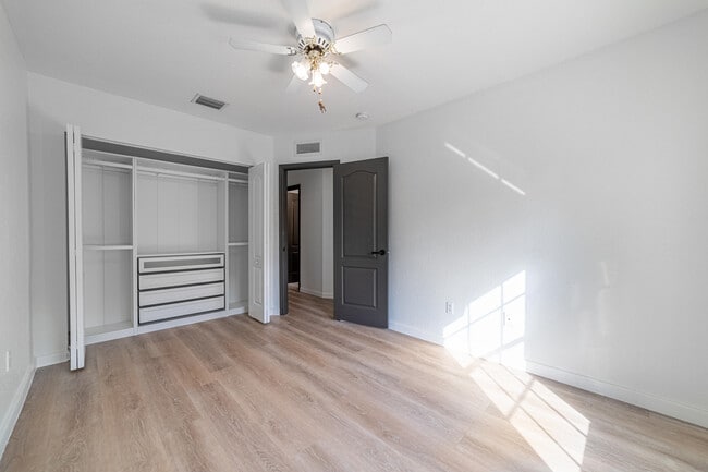 Building Photo - 4109 Macarthur Palm Trail