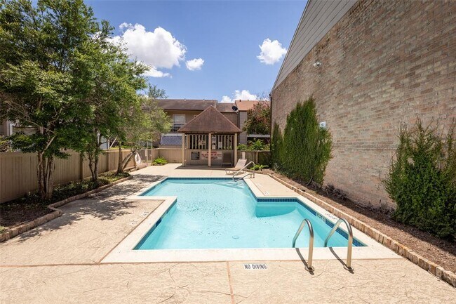 Building Photo - 2100 Wilcrest Dr