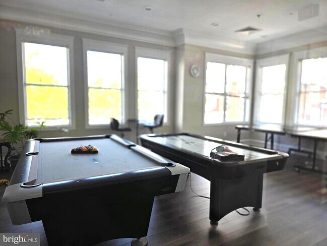 Building Photo - 1645 International Dr