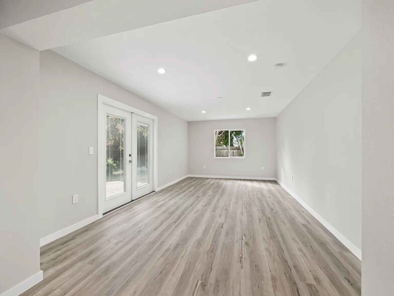 Bonus Room From Kitchen - 3142 Rose St