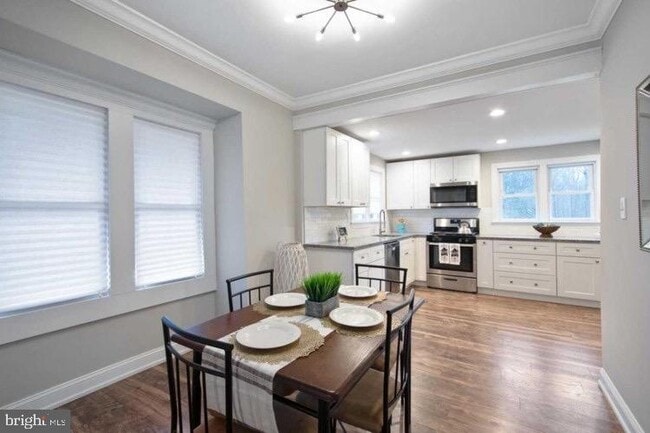 Building Photo - 14 Sewell St