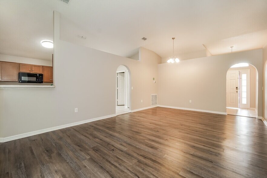 Building Photo - 5051 Preserve Blvd