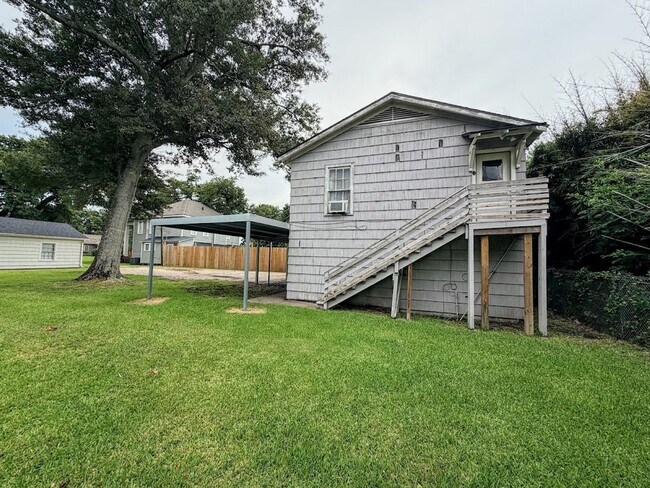 Building Photo - 1315 1/2 8th Street