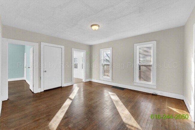 Building Photo - 1335 Hamilton Ave NW