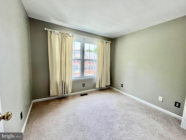 Building Photo - 7504 Lamoyne Ct