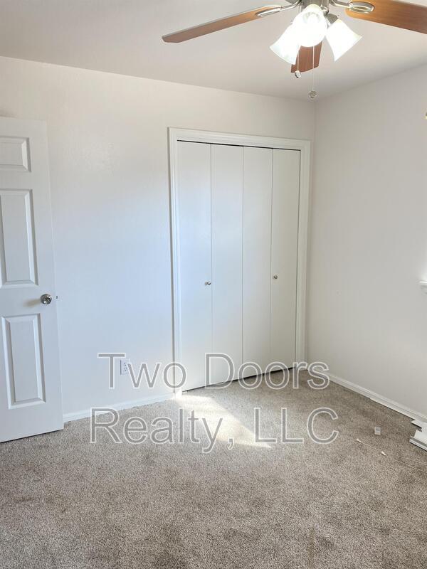 Building Photo - 304 Linda Ln