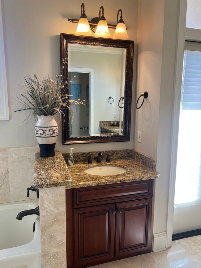 Building Photo - Walk to the Beach from this Furnished and Renovated Condo!