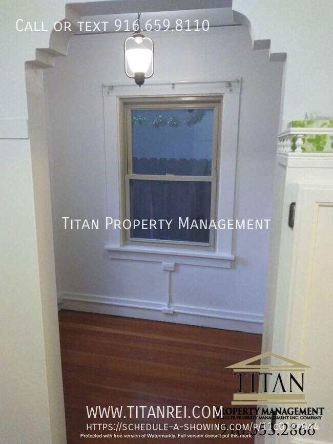 Building Photo - 714 27th St