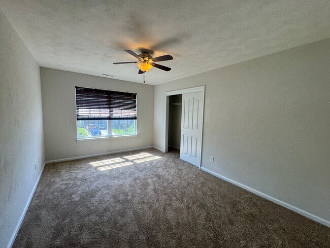 Building Photo - Beautifully Spacious Chesapeake Home