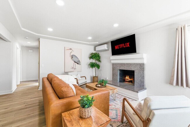 Building Photo - 765 Elkwood Ave