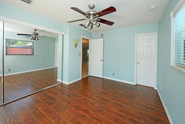 Building Photo - 3180 NW 6th Ave