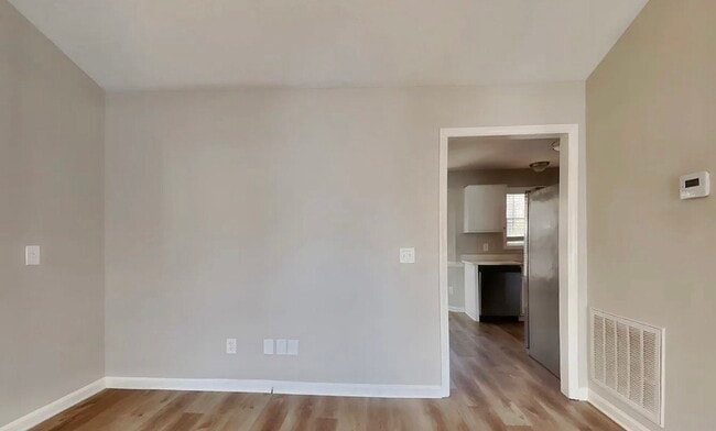 Building Photo - Chic & Comfortable 3-Bedroom Property Ready to Move In