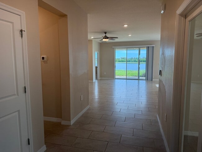 Building Photo - 3 Bedroom 2.5 Bath Single Family Home Promenade Estates