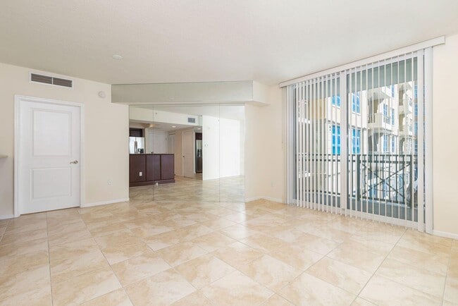 Building Photo - 403 S Sapodilla Ave