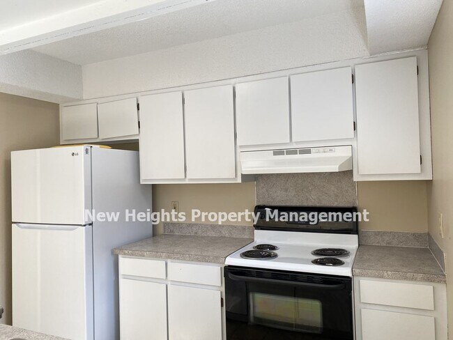 Building Photo - 557 TRAVELERS BLVD 0733