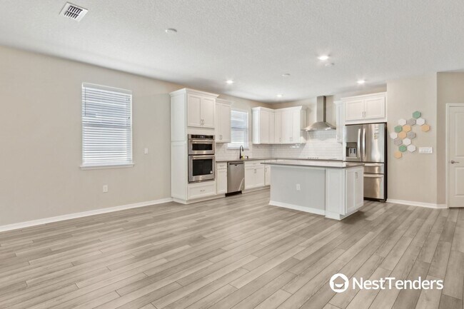 Building Photo - Stunning Northside Home!
