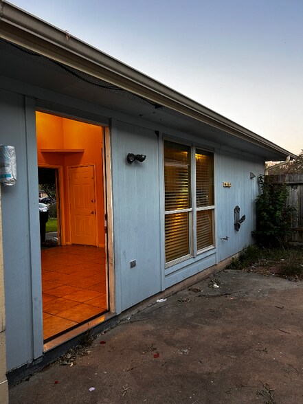 Building Photo - 1619 Bugle Run Dr