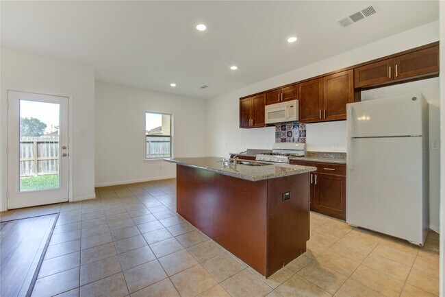 Building Photo - 12726 Plummersville St