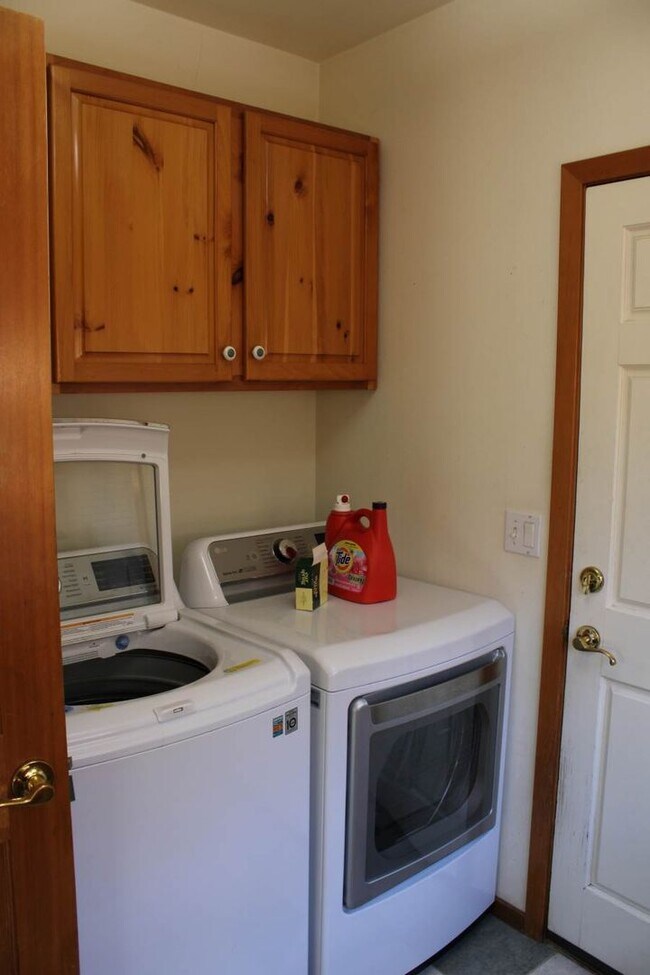 Building Photo - Experience Downtown Gig Harbor living in t...
