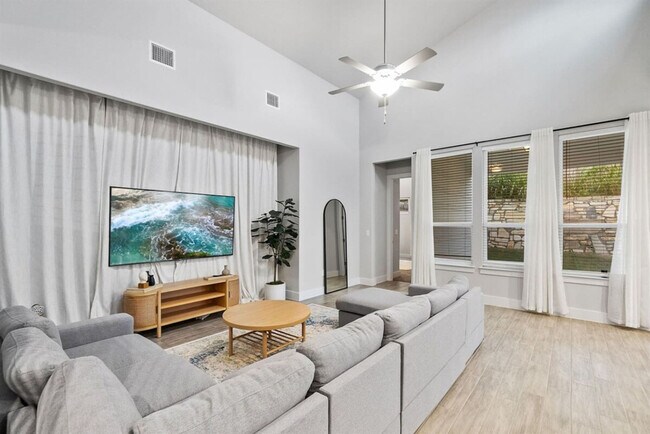 Building Photo - 11102 1/2 Charger Wy