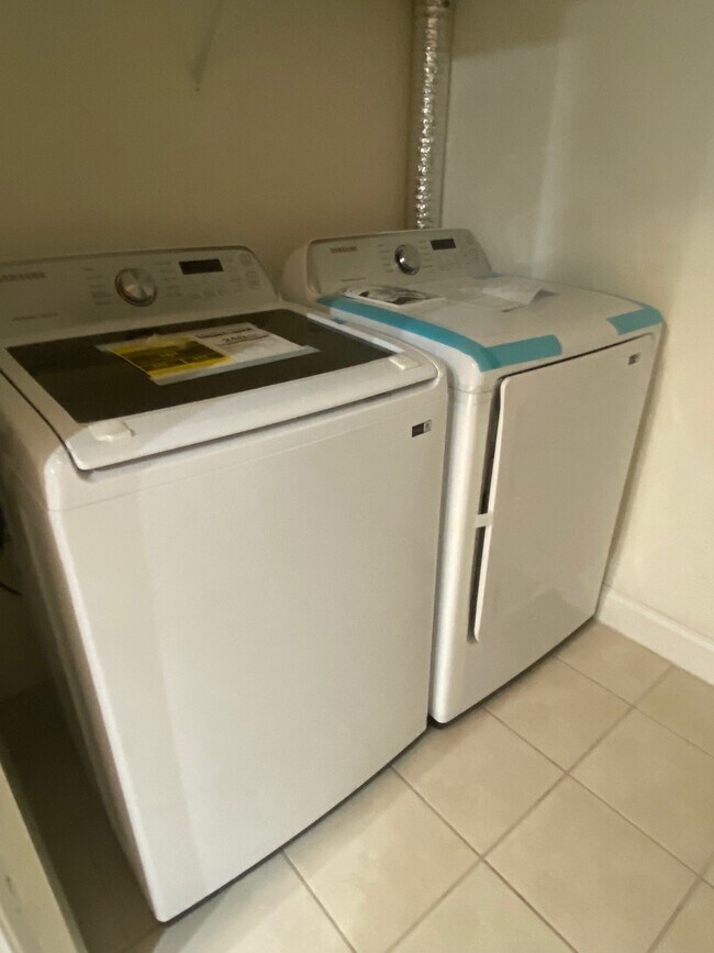 Brand new washer dryer - 225 Presidents Cup Way