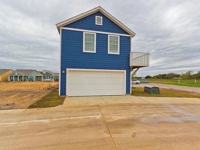 Building Photo - 335 Rachel St