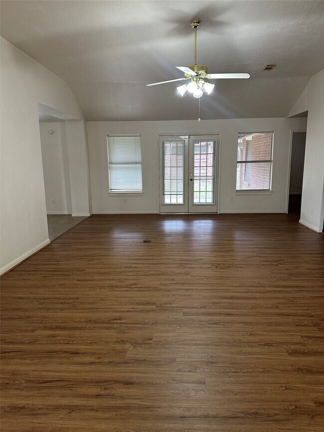 Building Photo - 914 W Peach Hollow Cir