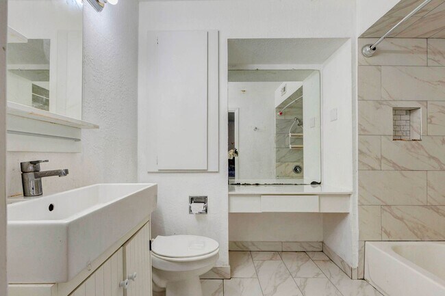 Building Photo - 4040 San Felipe St