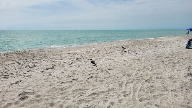 Building Photo - Seasonal/short term renovated 3/3 villa with golf course views on Longboat Key!