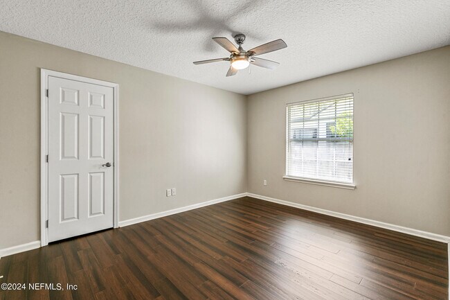 Building Photo - 1892 Vista Lakes Dr