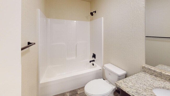 Building Photo - Stylish Living in a 3-Bed, 2-Bath Home wit...