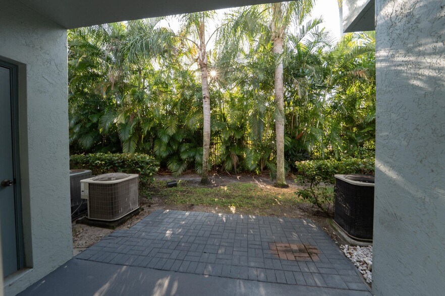 Building Photo - 3635 Sonoma Dr