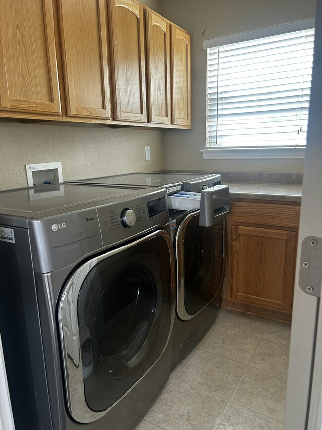 Building Photo - 10850 Trotwood Way