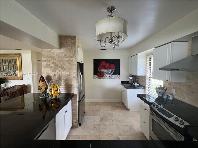 Building Photo - 6198 Brandon St