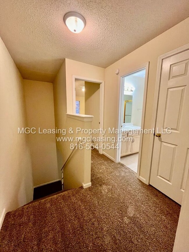 Building Photo - This spacious townhome is ready for you to...