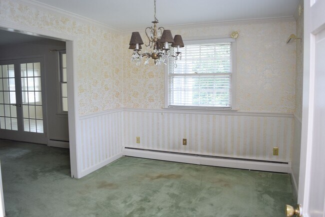 Building Photo - 4 Bed, 3 Bath Well-Located Brick Home in Lake Hickory Country Club For Rent!