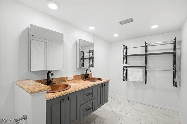 Building Photo - 15456 Admiralty Cir