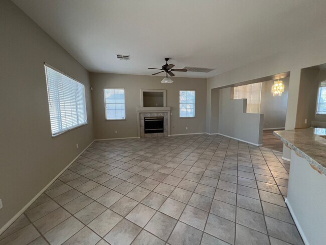 Building Photo - 4 Bedroom with Bedroom Downstairs, Pool, O...