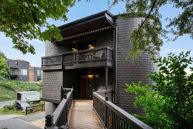 Building Photo - North Capitol Hill One-of-a- Kind Duplex!
