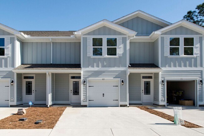 Building Photo - NEWER LUXURY TOWNHOME IN SANTA ROSA BEACH