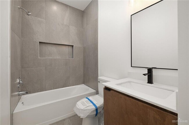 Building Photo - 16 S Links Dr